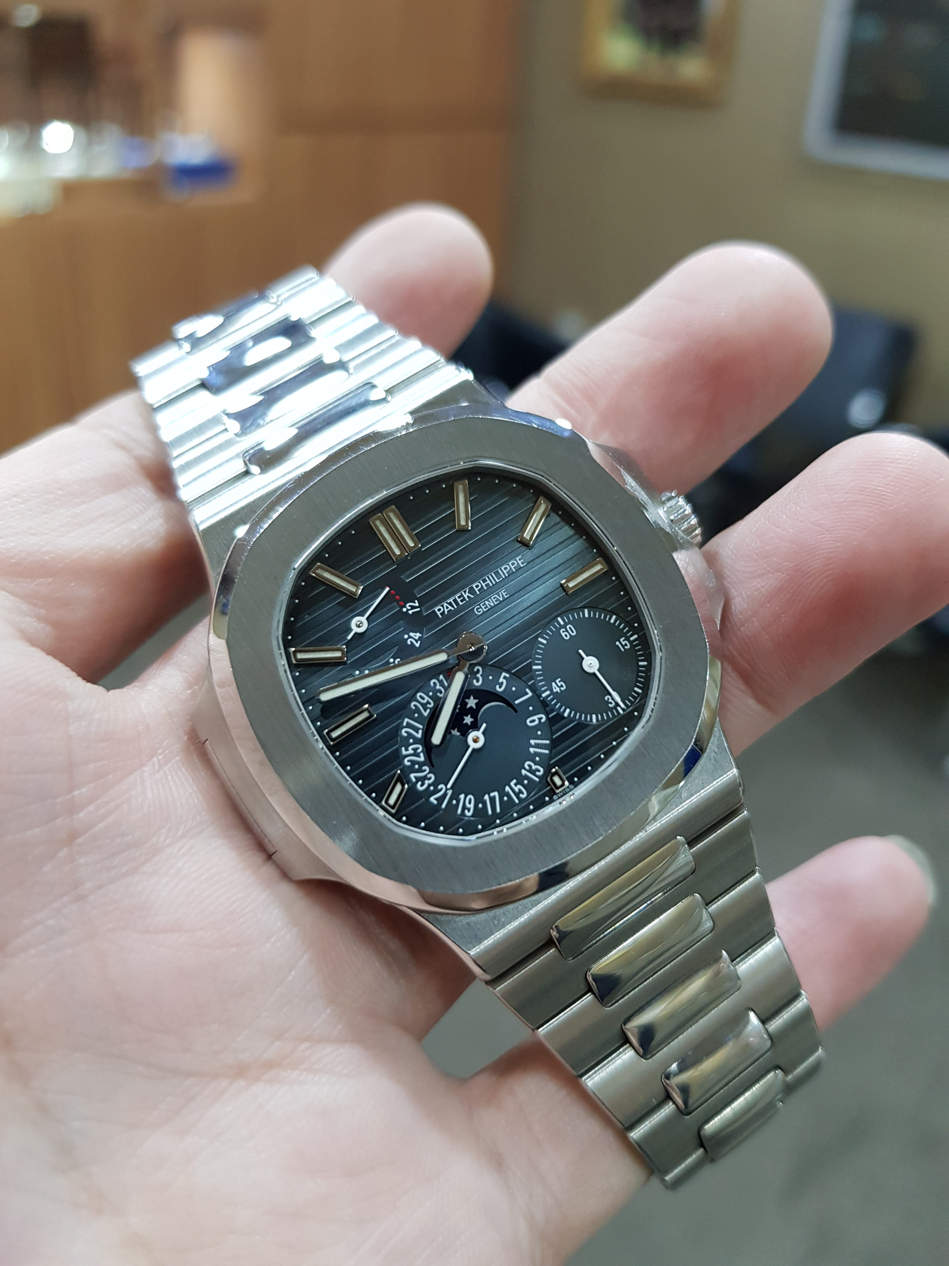 Patek Philippe Nautilus Moon Phase 5712/1A | SWISS HOUR