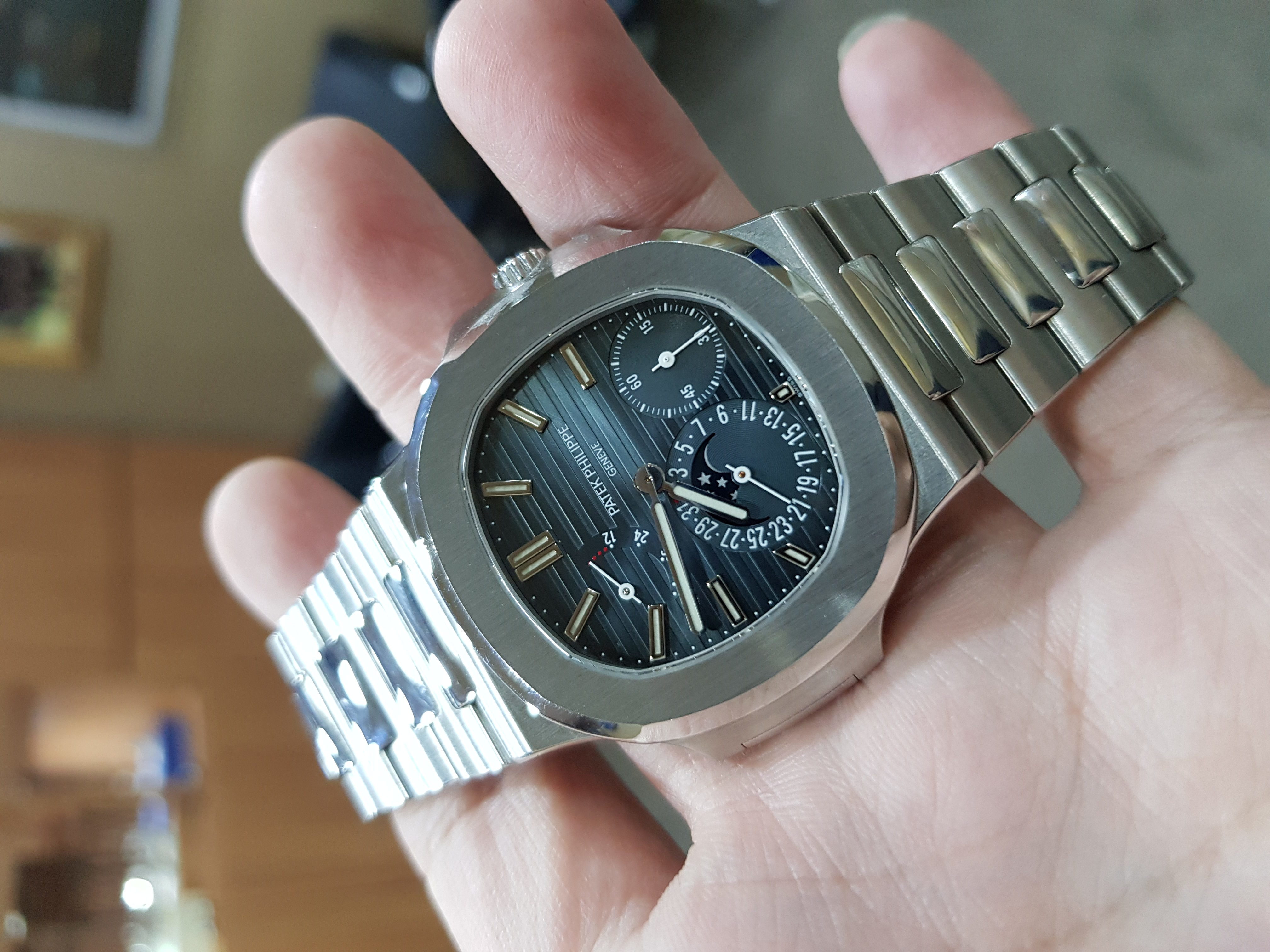 Patek Philippe Nautilus Moon Phase 5712/1A | SWISS HOUR